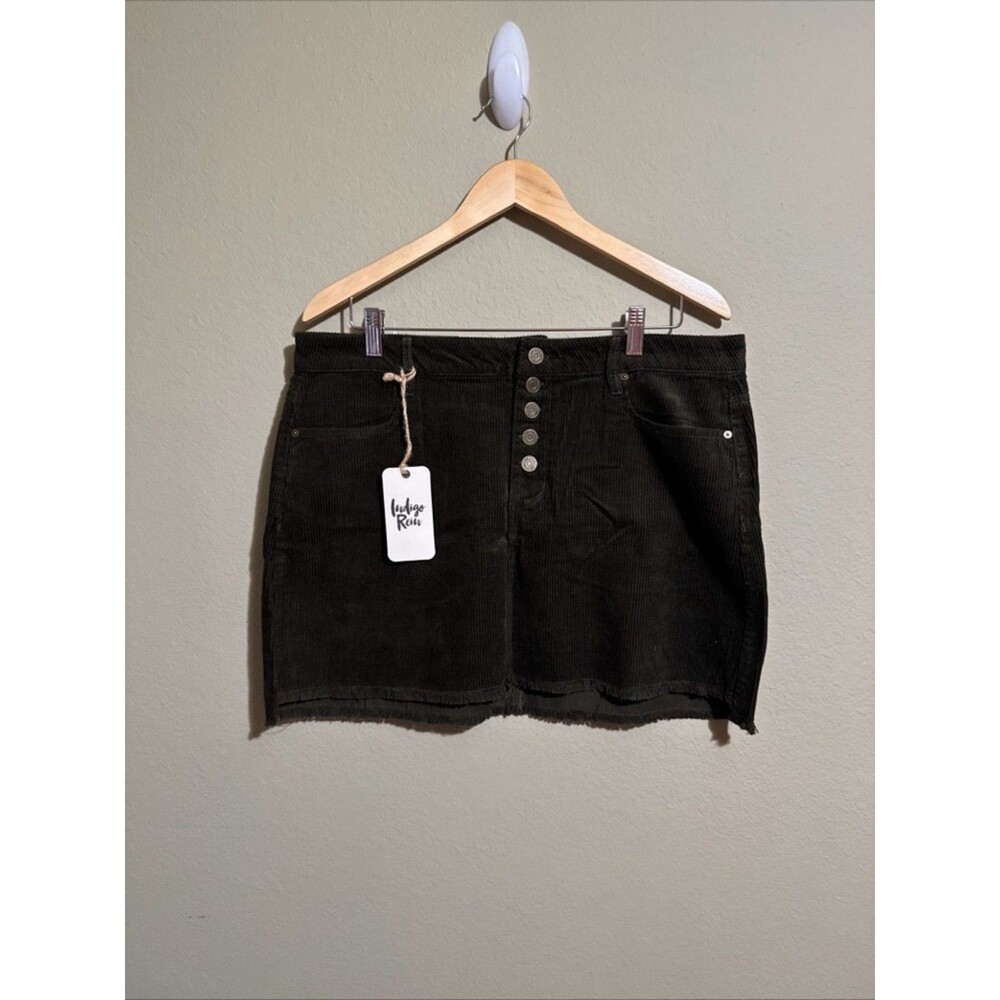 NWT Indigo Rein Womens Skirt Juniors Size 15 Green Corduroy Raw Hem Mini